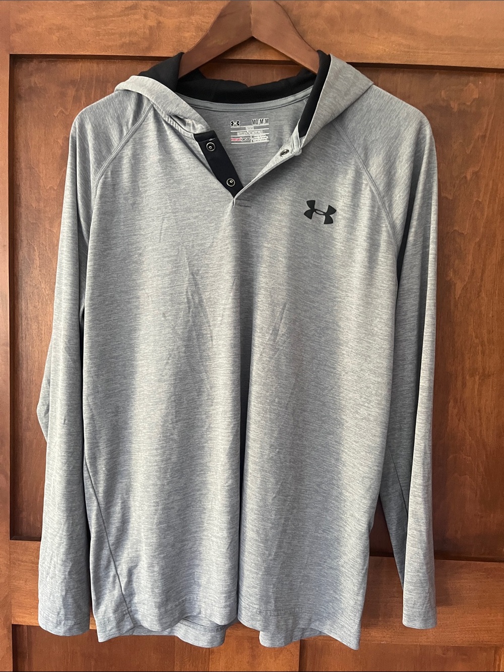 Under Armour Men’s Light Gray Hooded Long-Sleeve Pullover